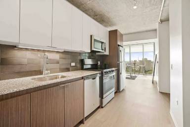Main picture of 2113 S Wabash Ave