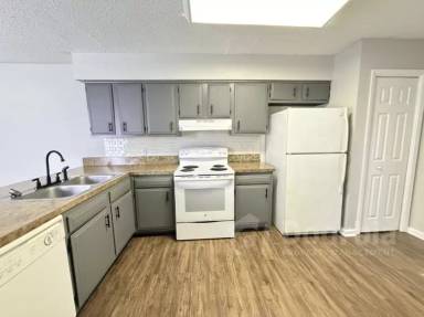 Main picture of 3696 Morton St