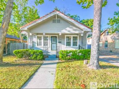 Main picture of 208 W Lobit St