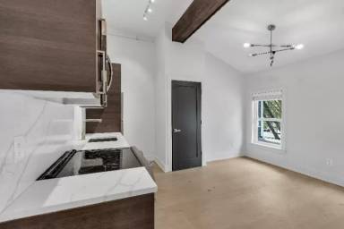 Main picture of 182 Waterman St