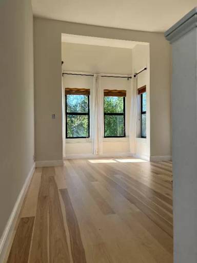 Main picture of 5820 Fremont St