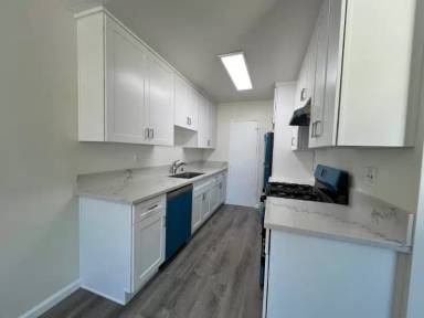 Main picture of 13423 Burbank Blvd