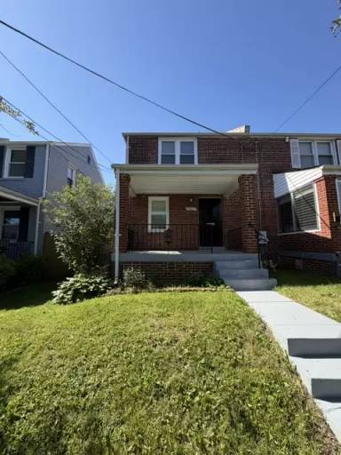 Main picture of 639 Emerson St NE
