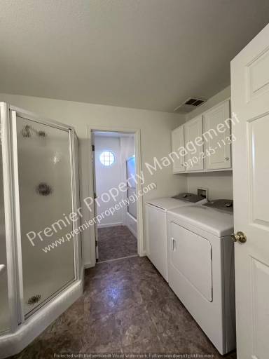 Main picture of 573 Greenfield Cir E