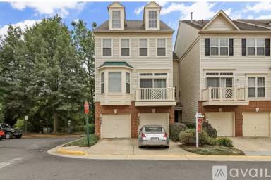 Main picture of 46381 Pryor Sq