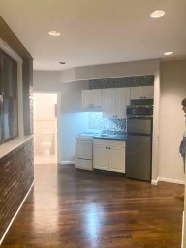 Main picture of 410 E 13th St