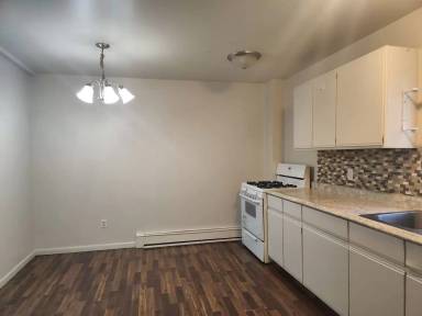 Main picture of 406 Bjornson St