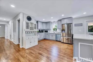 Main picture of 406 Snelling Rd
