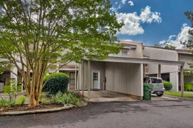 Main picture of 11 Royalgate Dr