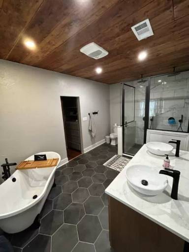Main picture of 719 N Barnett Ave