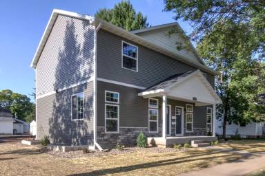 Main picture of 302 12th Ave W