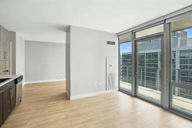 Main picture of 341 E Wacker Dr