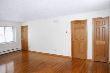 Main picture of 319 8th St SE