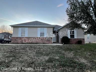 Main picture of 424 W White Ash Rd