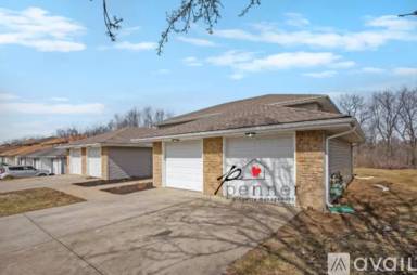 Main picture of 1032 NE Lindsay Ave