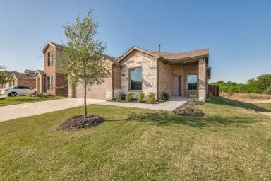 Main picture of 8601 Centerboard Ln