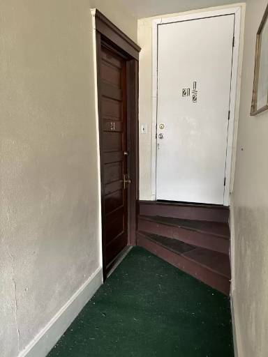 Main picture of 21 W Washington St