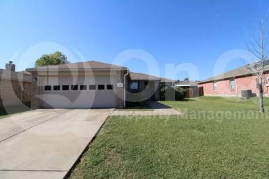 Main picture of 220 Centenary Dr