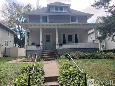 Main picture of 1144 Center St W