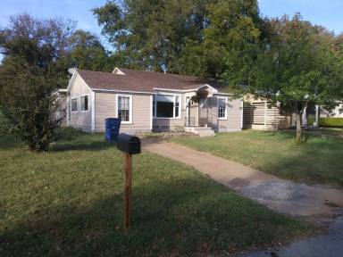 Main picture of 931 W Texas St