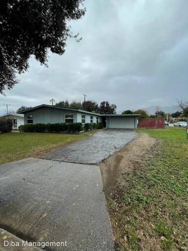 Main picture of 725 E Hollyvale St