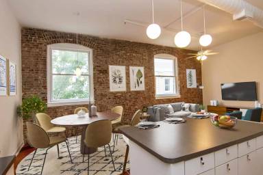 Main picture of 105 S Main St