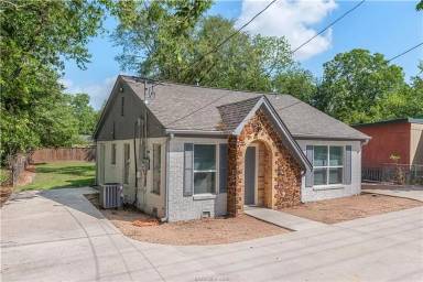 Main picture of 302 W Duncan St