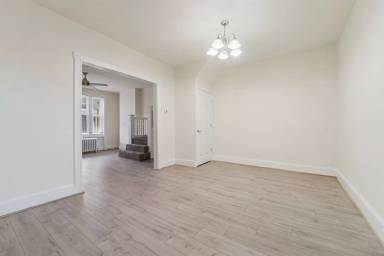 Main picture of 4843 N Lawrence St