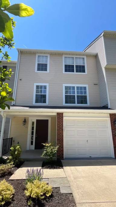 Main picture of 10364 College Sq