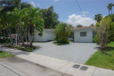 Main picture of 20120 NE 26th Ave