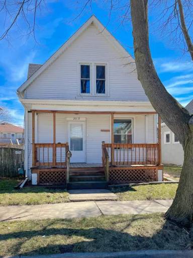 Main picture of 2017 Carmel Ave