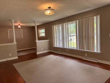 Main picture of 453 Foster St