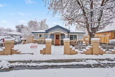 Main picture of 3130 W Longfellow Pl