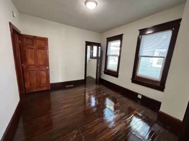 Main picture of 214 S Front St
