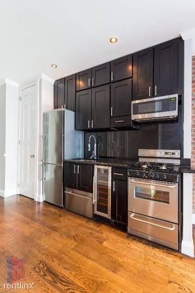 Main picture of 326 E 100th St