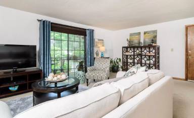 Main picture of 16 Hillcrest Rd