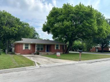Main picture of 929 Sierra Dr