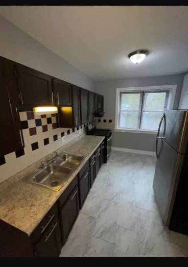 Main picture of 7646 S Ingleside Ave