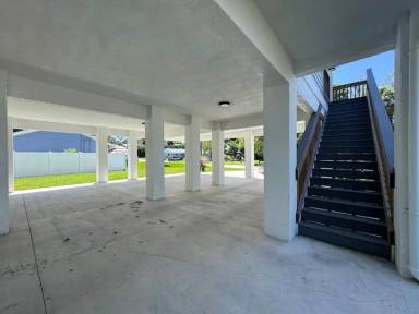 Main picture of 356 Seminole Dr