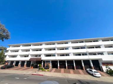 Main picture of 100 Cliff Dr