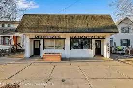 Main picture of 719 W Saginaw St