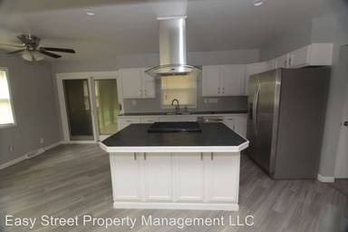Main picture of 2412 W 3rd St