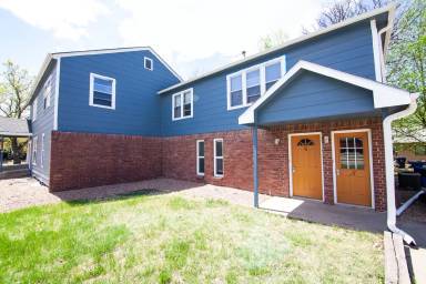 Main picture of 721 E 10th St