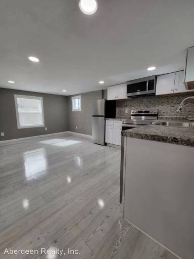 Main picture of 806 E 1st St