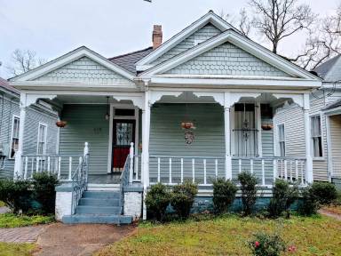 Main picture of 110 Bush Ave
