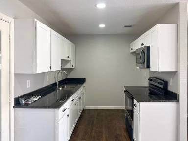 Main picture of 5711 W Shady Grove Rd