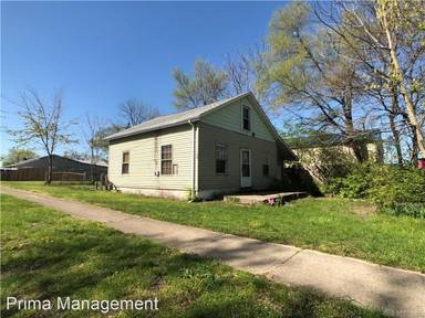 Main picture of 464 Forest St