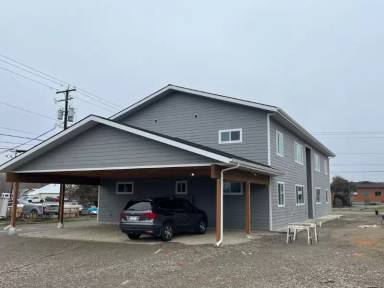 Main picture of 118 E 3rd St