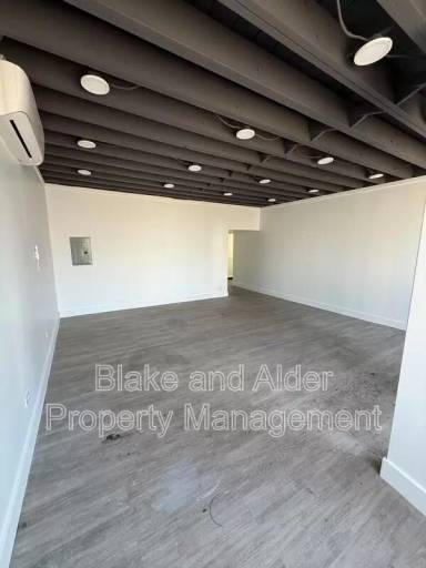 Main picture of 3554 NE Sandy Blvd