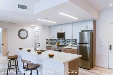 Main picture of 1310 Tamarind Ave